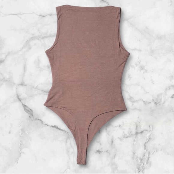 NWT Naked Wardrobe Brown Mock Neck Cinching Smoothing Viscose Bodysuit M - Picture 2 of 5